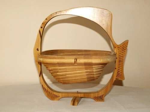 Oryginalny, drewniany składany koszyk w kształcie ryby