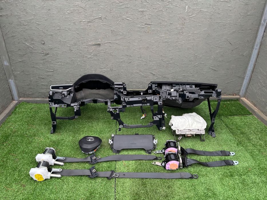 toyota corolla e21 sedan lifting deska air bag konsola poduszki pasy