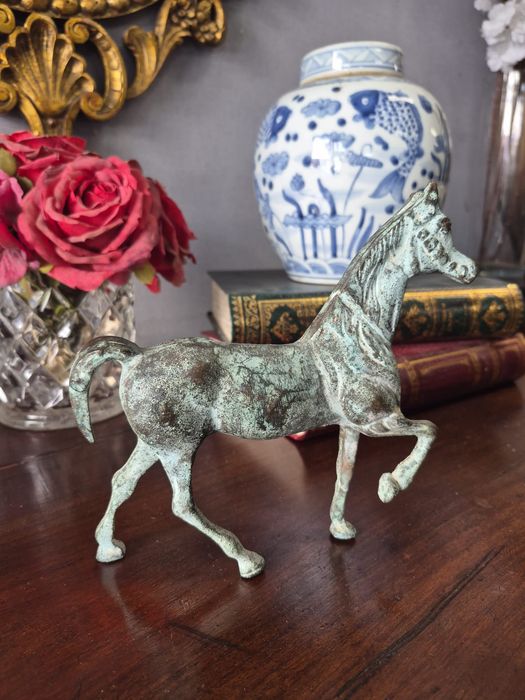 Estatueta de Cavalo em Bronze  com Pátina Verde (Estilo American Saddlebred)