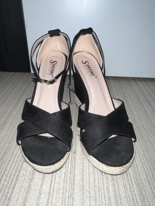 Sandały na koturnie r.38