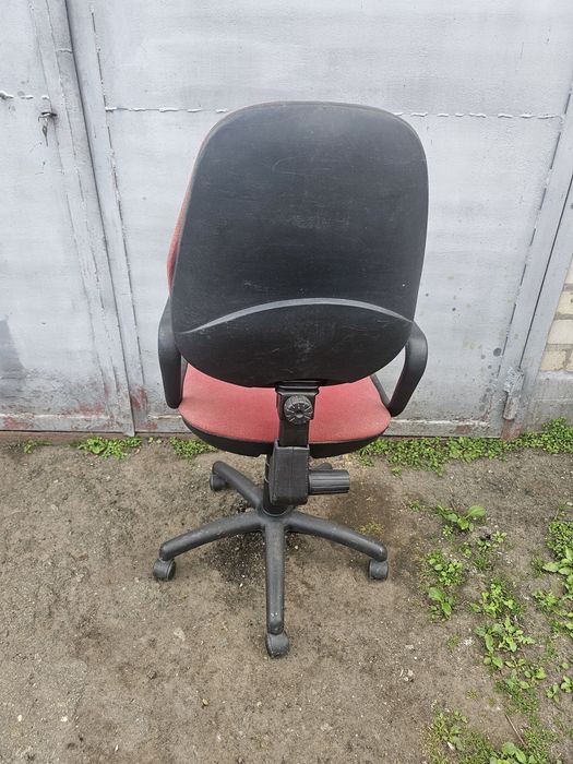 Продам офісне крісло