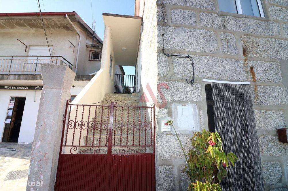 Andar de Moradia T2 com Terraço e Jardim para Arrendamento – Tagilde,
