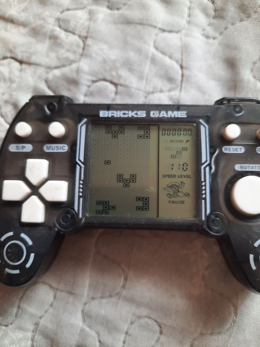 Uszkodzona gra Brick Game tetris