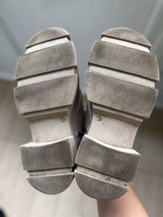 Продам черевики шкіряні,ботінки  жіночі бежеві