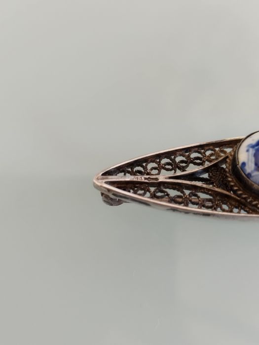 Lindo broche antigo em prata holandesa Estado muito bom. Soco na frent
