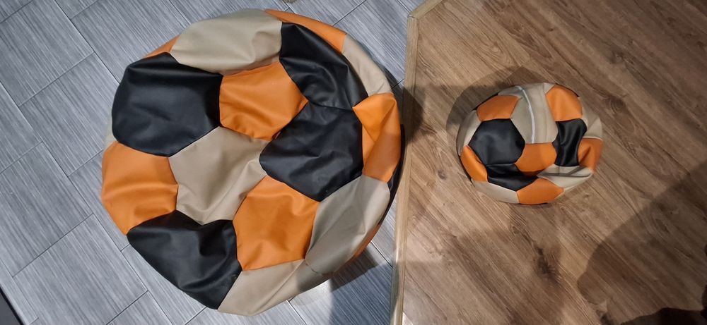 Pufa piłka do siedzenia.