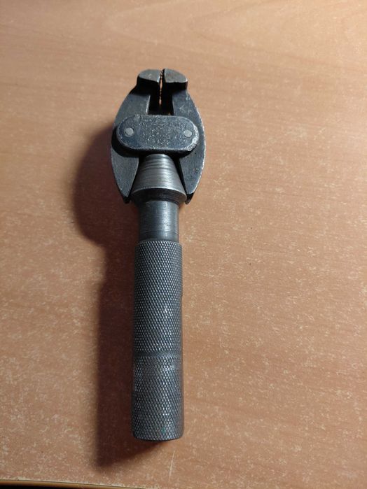 Тіски лещата ручні