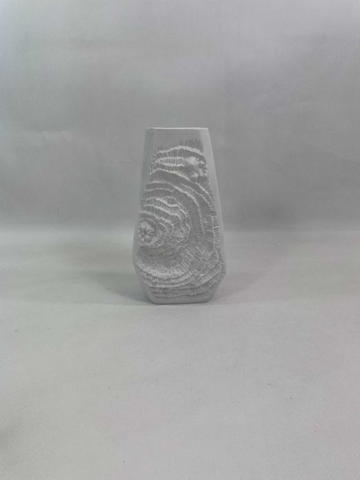 Biały wazon z porcelany Biskwitowanej Kaiser