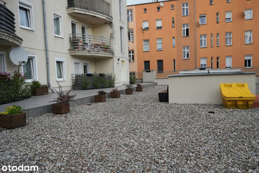 Przestronne , po remoncie ,3 pokoje, 2 balkony mieszkanie w centrum