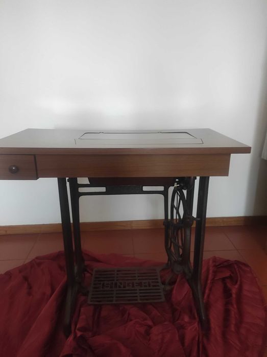 Máquina de Costura Singer