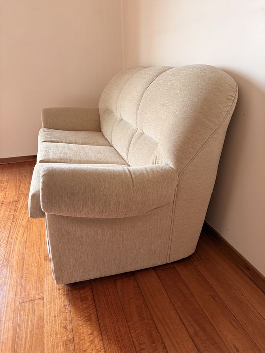 Sofá de 3 Lugares Clássico – Muito Confortável – Tecido Bege