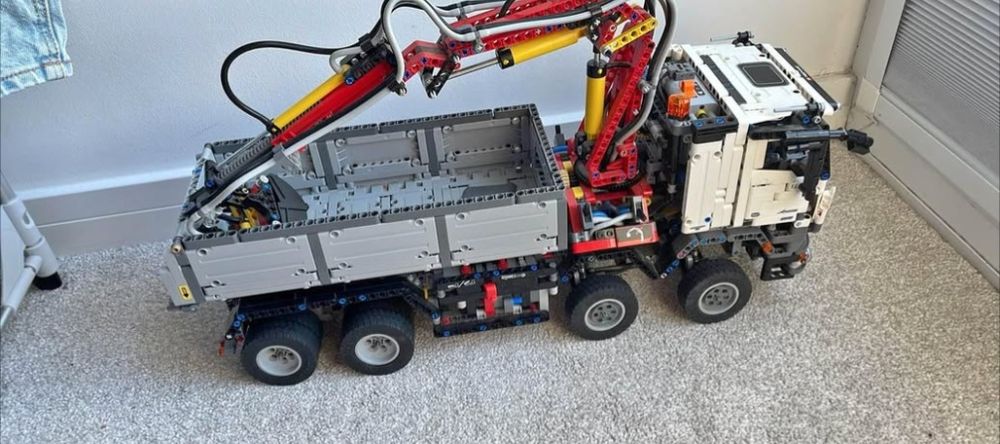 LEGO Technic 42043 Mercedes-Benz Arocs 99% Bytom •