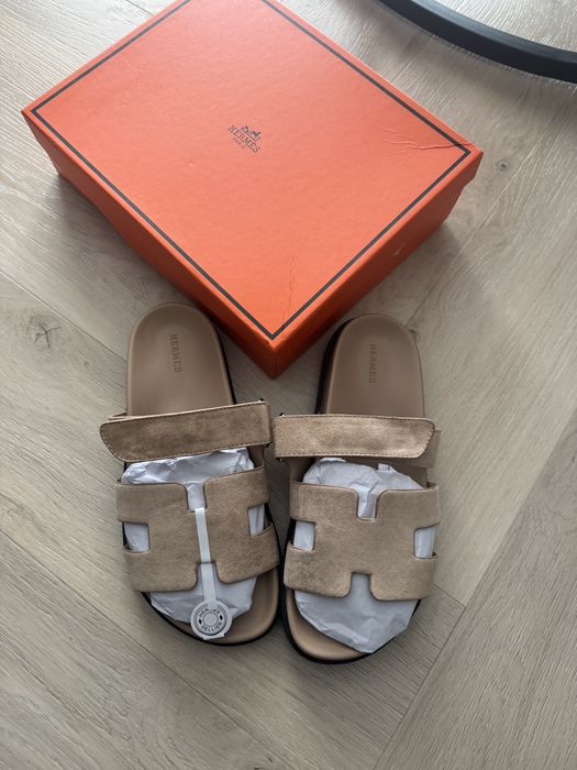 Klapki bezowe hermes