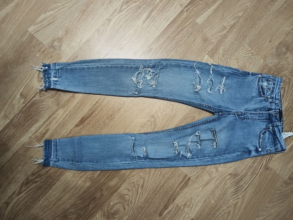 Jeansy damskie rozmiar 34 firmy Bershka