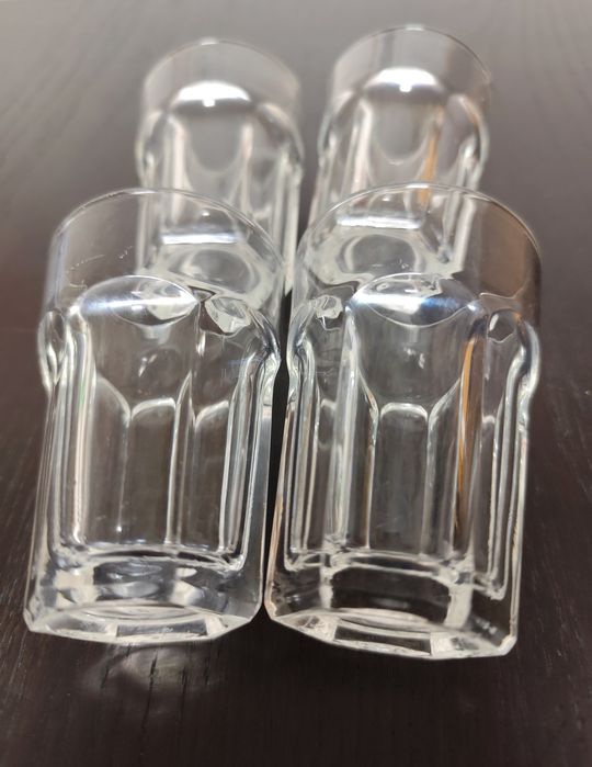 Lote de 4 copos de vidro pequenos (10 cl)