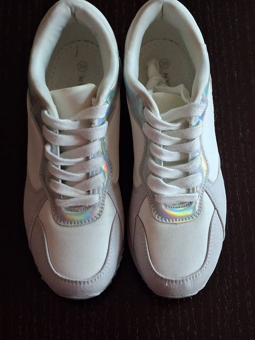 Nowe Sneakersy 38