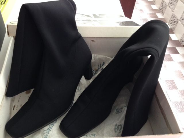Dois pares de botas altas nº 34
