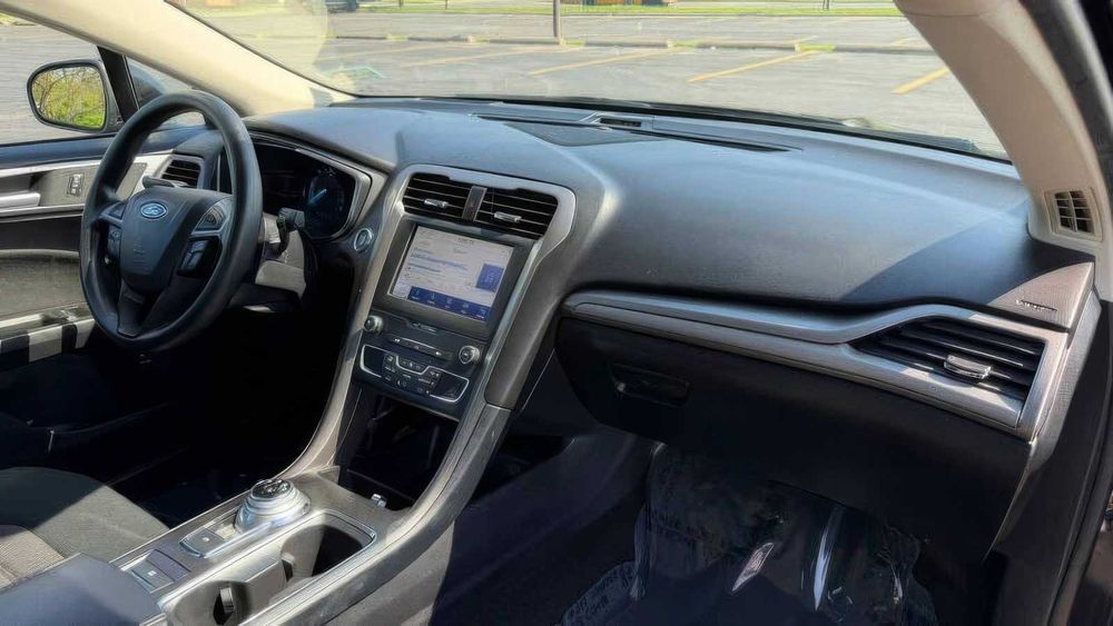 Ford Fusion Titanium Hybrid      2019