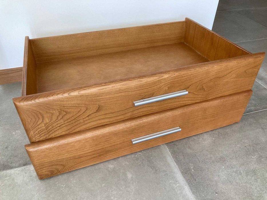 Guarda-Roupa em madeira