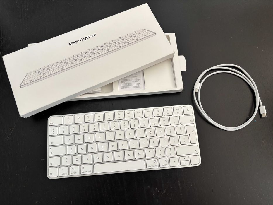 Teclado Apple Magic Keyboard (Praticamente Novo) Layout ISO