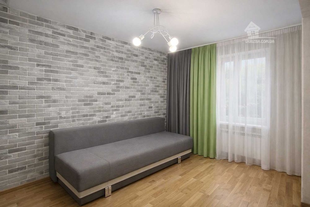 Київ. Будинок 250 кв. Теплий басейн, сауна, генератор.