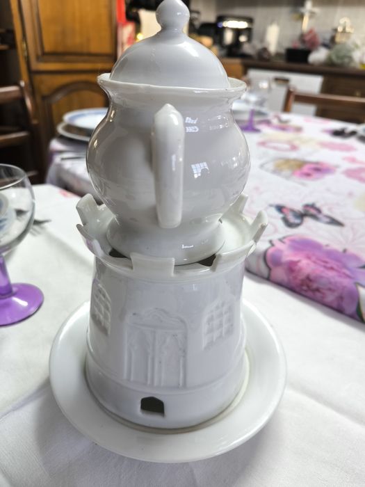 Lamparina de quarto Vista Alegre com aproximadamente 100 anos