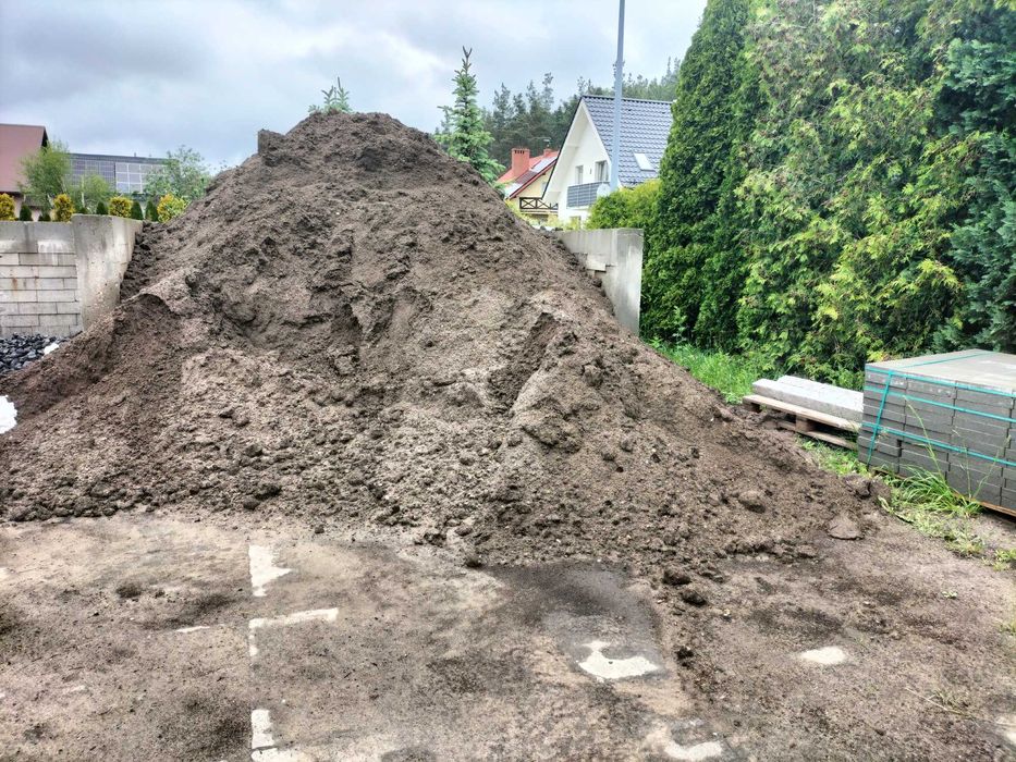 Czarnoziem ziemia pod trawnik ogród i warzywa