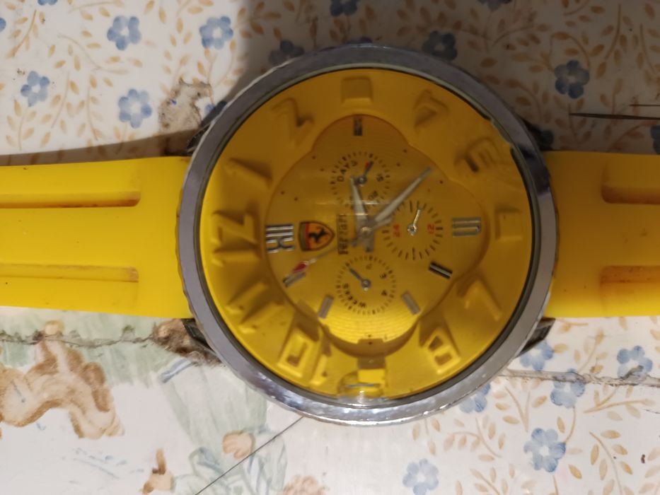 Vendo relógios de Ferrari  para homem novos bom estado