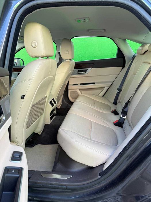 JAGUAR XF II (X260) 2.0 D automático