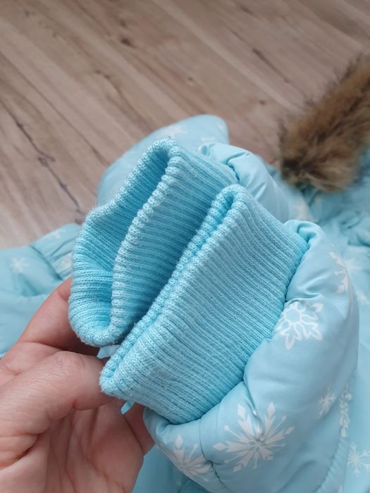 Гарненька зимова куртка на дівчинку