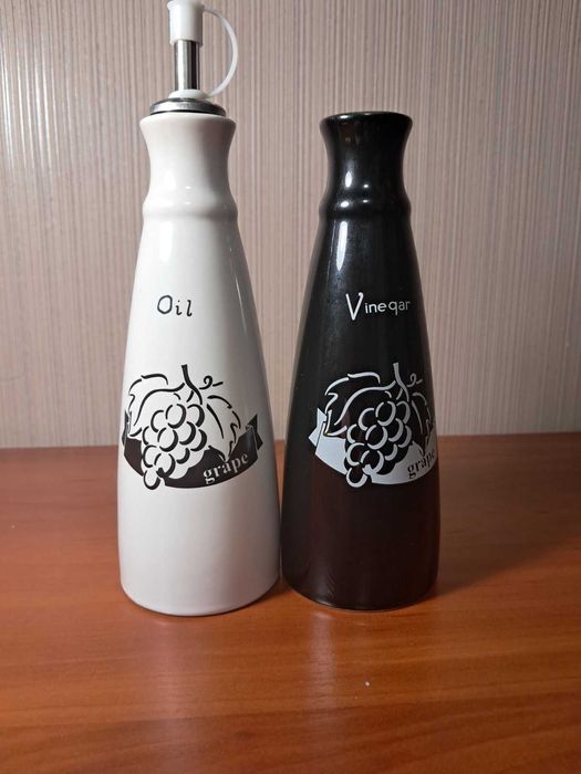 Набір пляшечок для олії та оцту