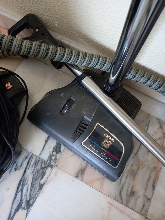 Rainbow, aspirador a funcionar, serviu muito pouco.