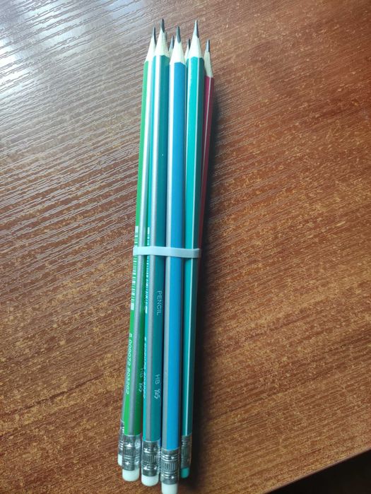 Олівець графітовий НВ з гумкою