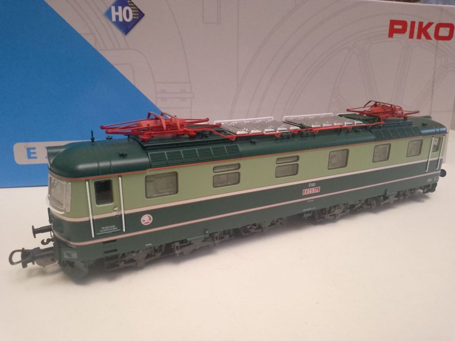 Электровоз Е669 типа ЧС2 от фирмы Piko арт.21020 аналог 1:87 но