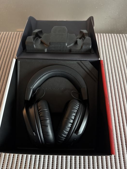 HyperX Cloud III Wireless (Preto) – Como Novos (3 meses de uso)