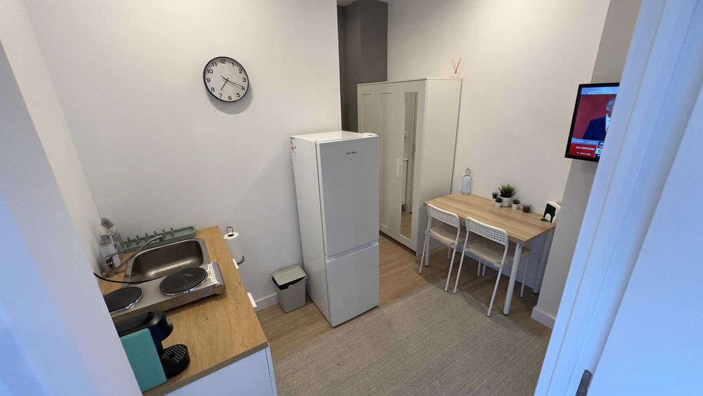 T0 novo, mobiliado e com despesas incluídas! Autocarro a porta!