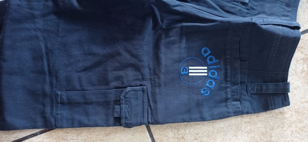 Bbojówki Adidas dla chłopca. Nowe