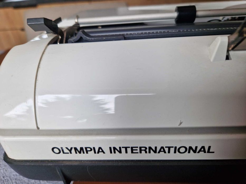 Sprzedam maszynę do pisania.