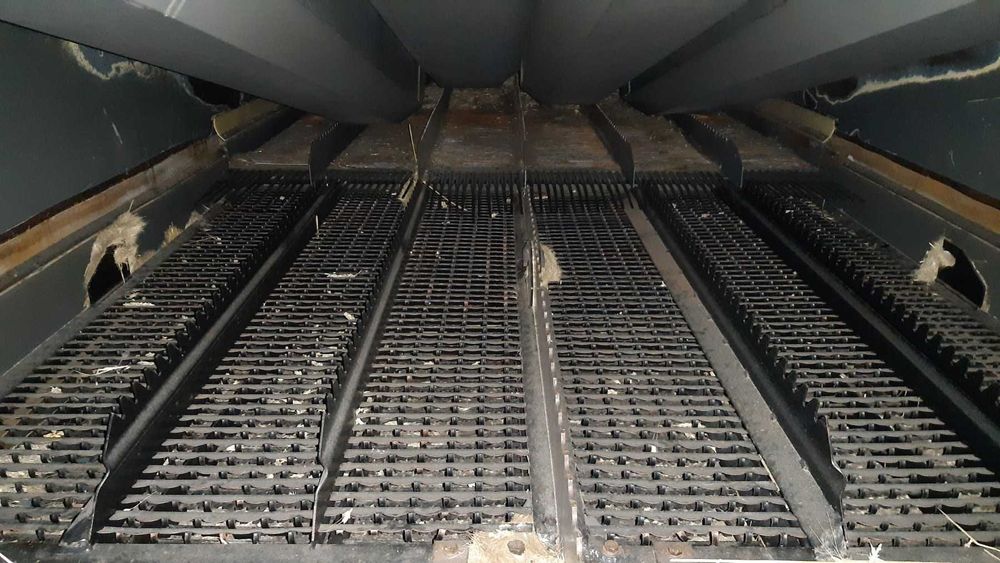 комбайн MF-7246 (2008р.в.) з зерновой жаткою .Подрібнювач соломи