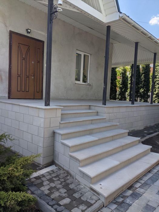 Сходи каміни забори