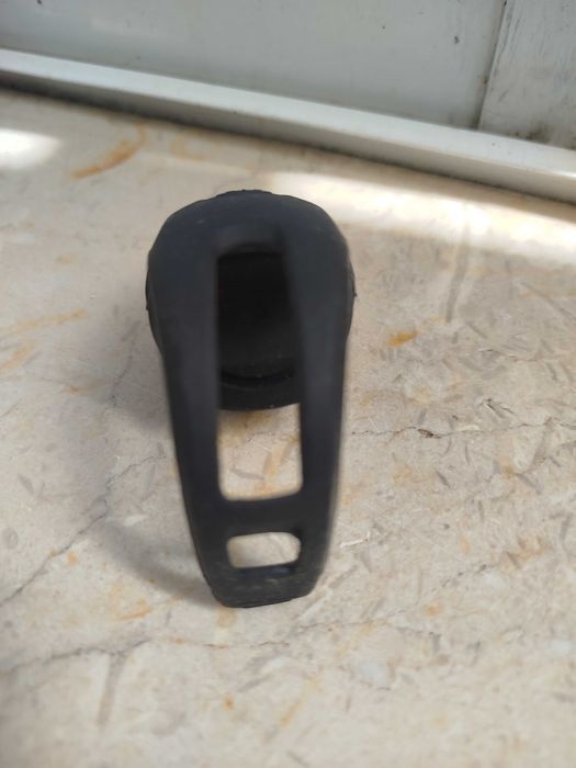 Luz frontal para bicicleta ou trotinetes.