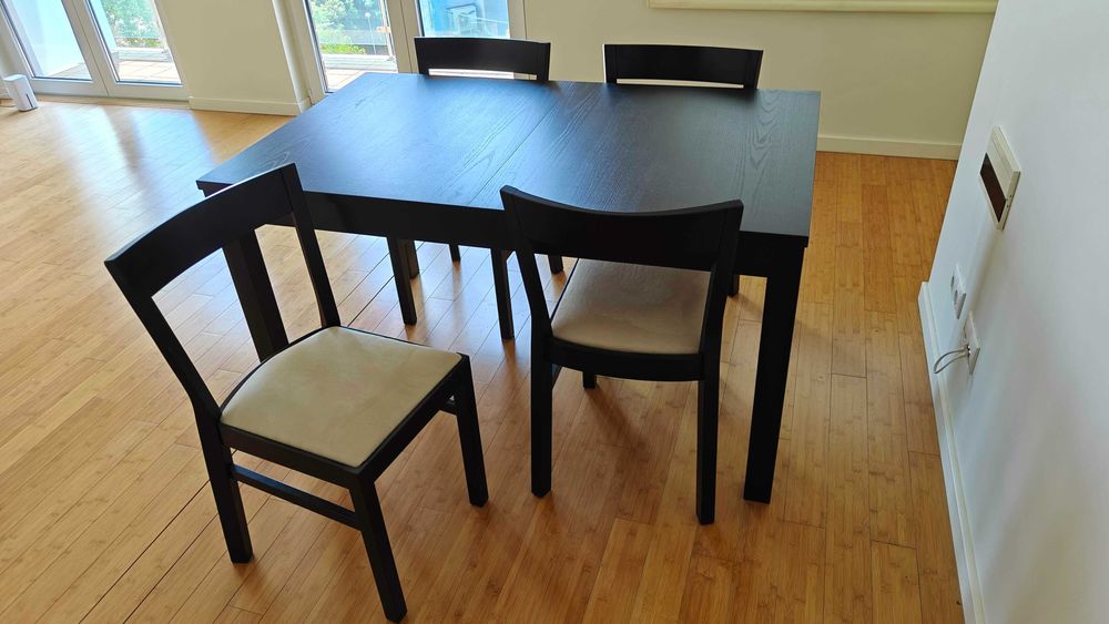 Mesa de jantar extensivel + 4 cadeiras