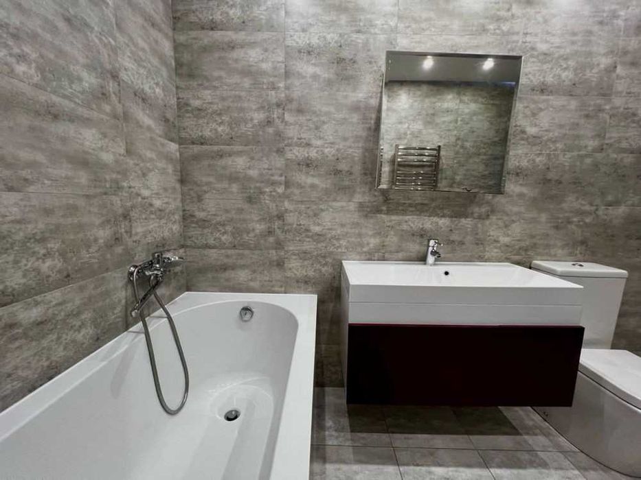 Продам 3 кімнатну квартиру з ремонтом по вул Відінська