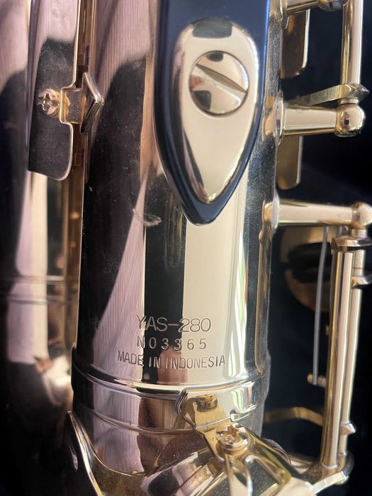 Saxofone Alto Yamaha YAS-280 + Estojo