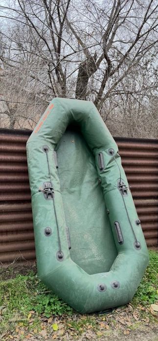 Продам лодку Kolibri K-260T (требует ремонта)