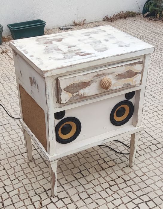 Mesinha rústica /coluna de som