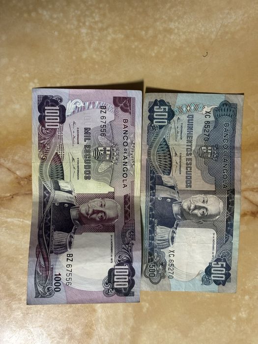 Duas notas de 500 e 1000 escudos angolanos