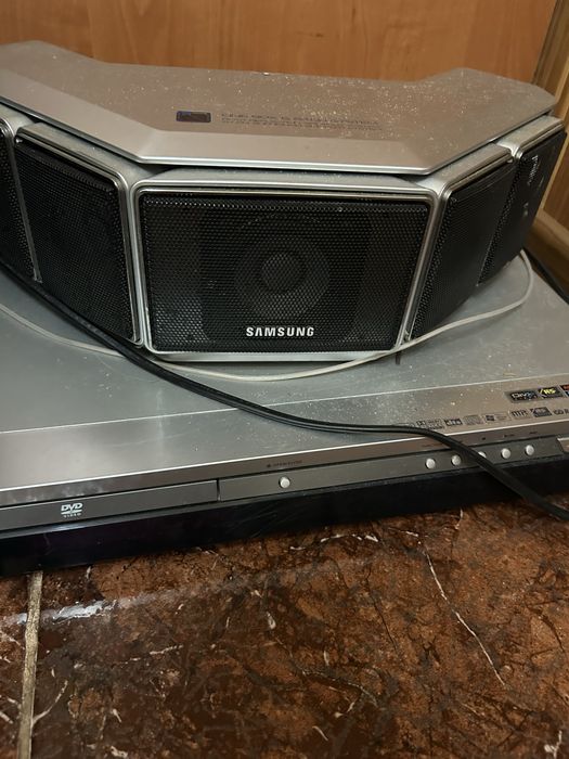 Колонки, соутбуфер та сіді плеєр