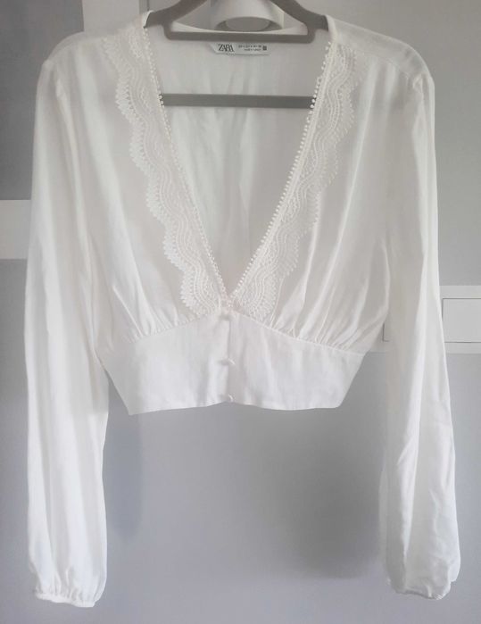 Bluzka Zara o krótszym kroju, głęboki dekolt, jak nowa, S.