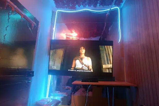 Quarto Privado com TV 55", HD Streaming, WiFi e Contrato